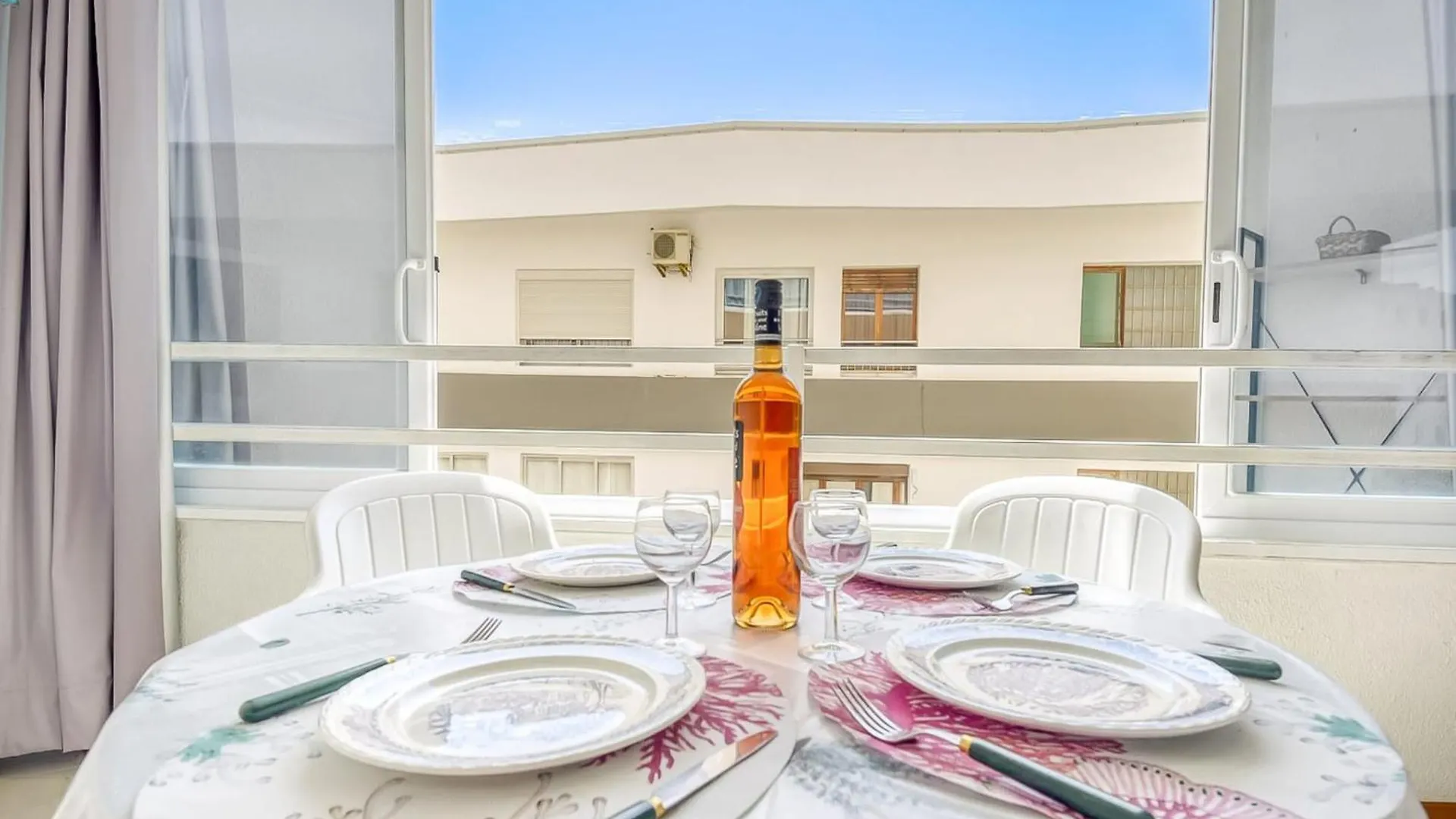 Beautiful Apartment With View Roses