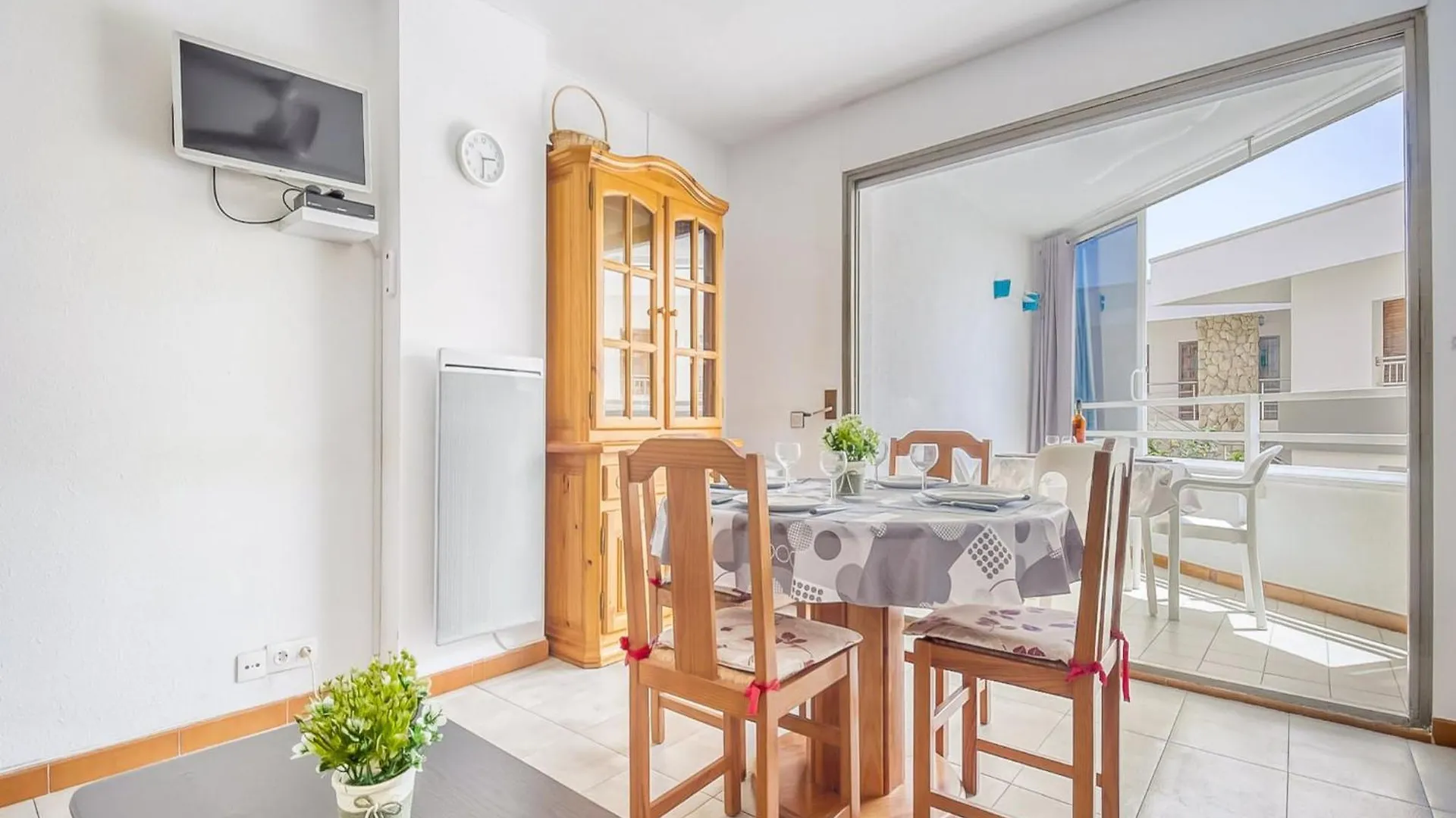 Beautiful Apartment With View Roses